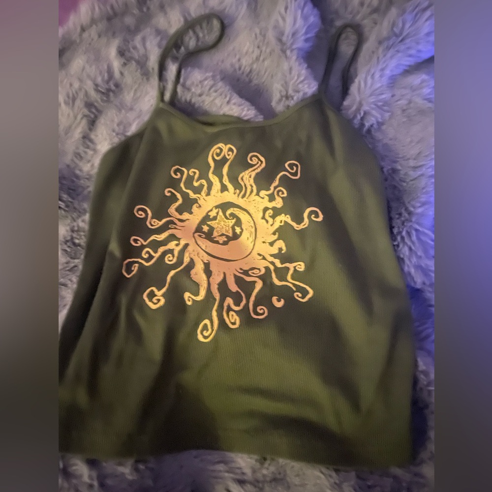 Cute hippie green boho sun crop top!